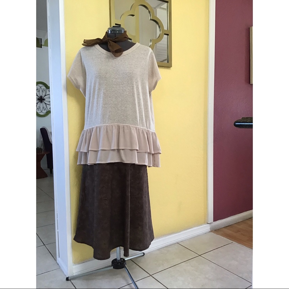 Dress-tan top with brown bottom with pockets 👜
